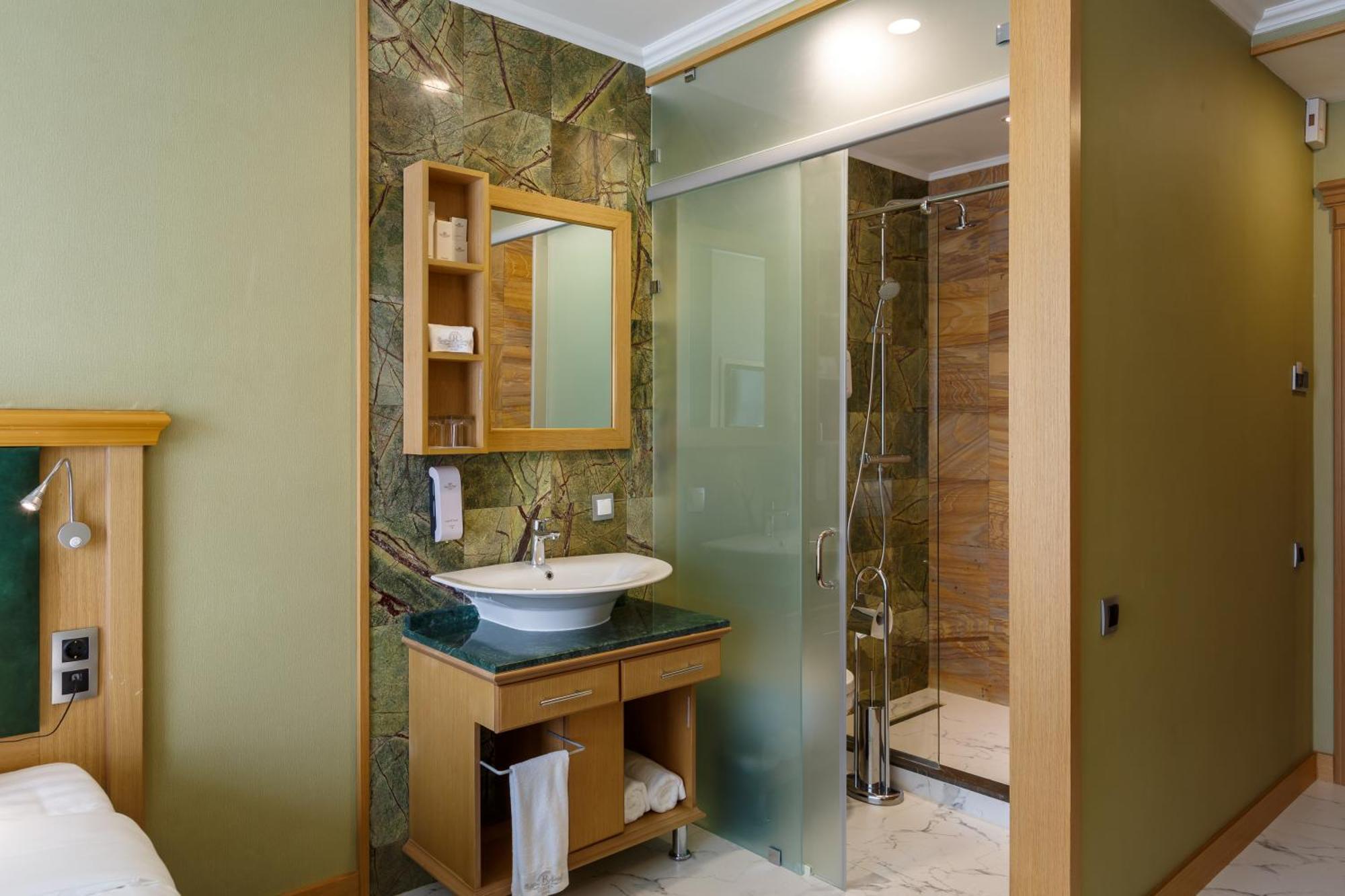 Shera Park Boutique Hotel Almaty Luaran gambar